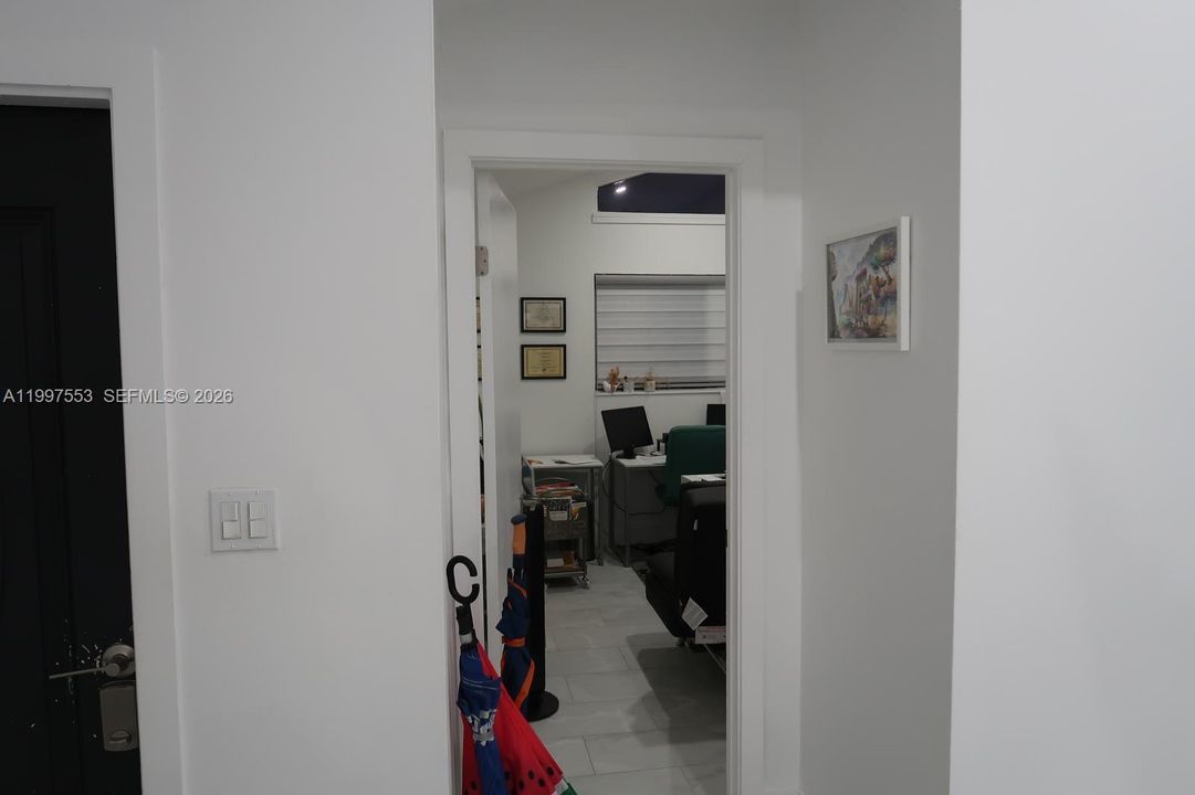 Activo con contrato: $275,000 (3 camas, 2 baños, 1359 Pies cuadrados)