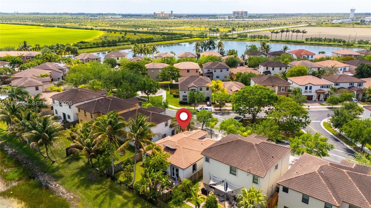 Недавно продано: $450,000 (3 спален, 2 ванн, 1728 Квадратных фут)