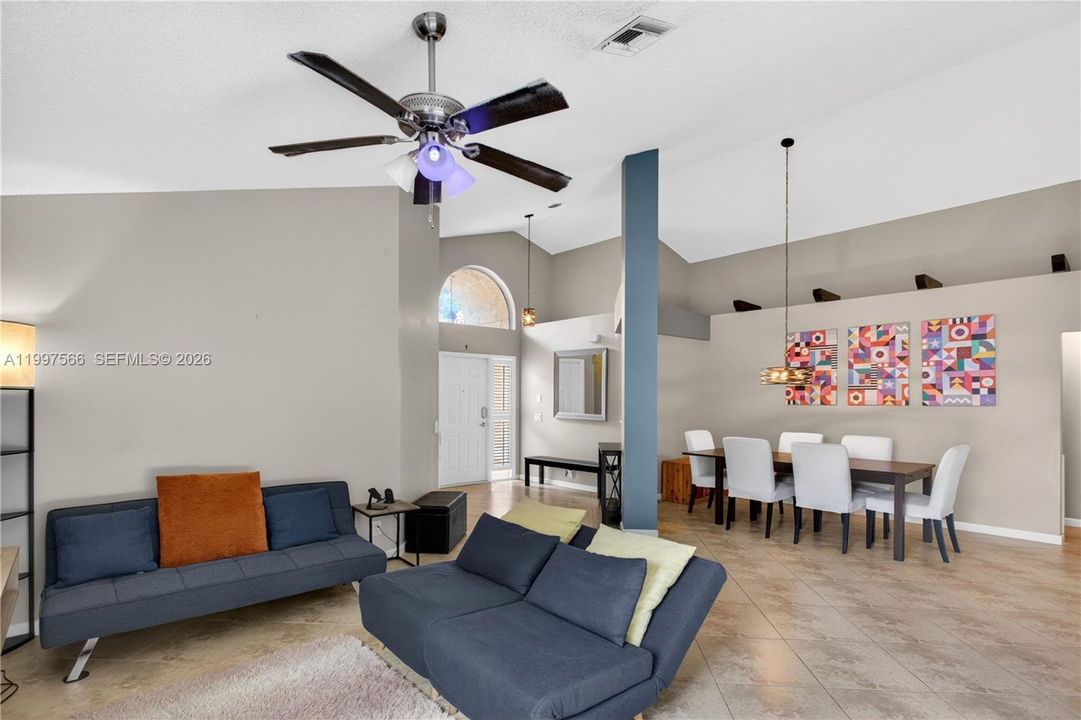 Activo con contrato: $519,000 (3 camas, 2 baños, 1590 Pies cuadrados)