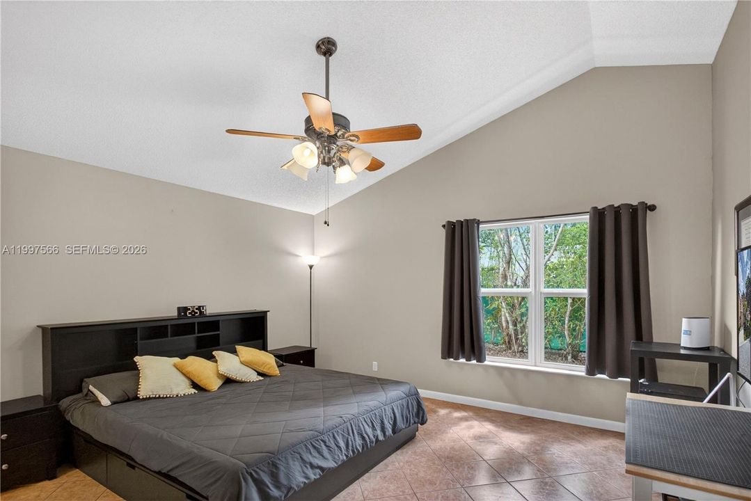 Activo con contrato: $519,000 (3 camas, 2 baños, 1590 Pies cuadrados)