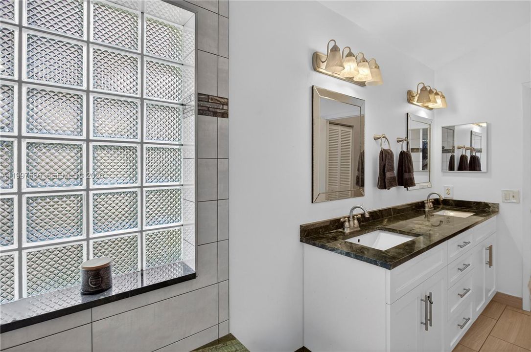 Activo con contrato: $519,000 (3 camas, 2 baños, 1590 Pies cuadrados)
