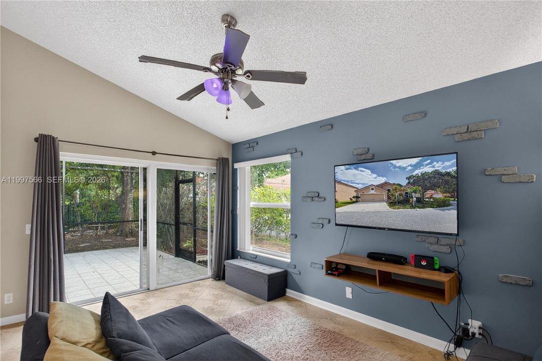 Activo con contrato: $519,000 (3 camas, 2 baños, 1590 Pies cuadrados)