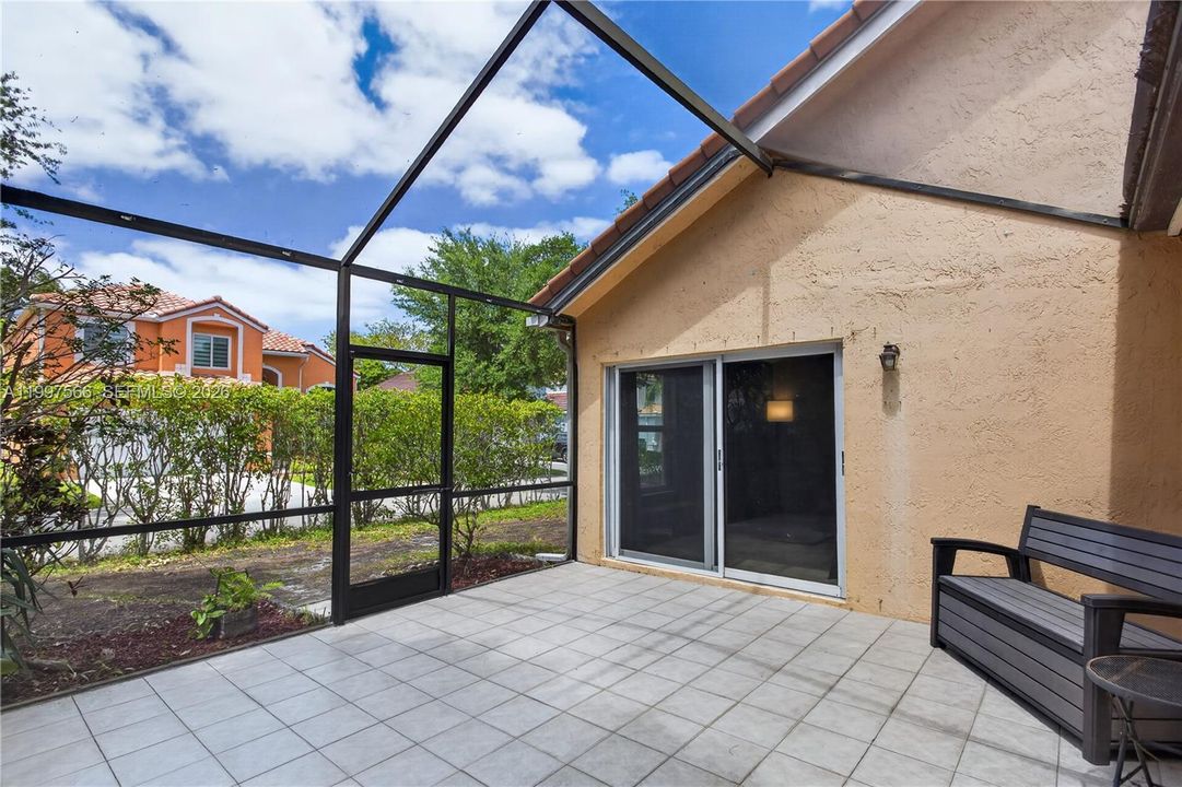 Activo con contrato: $519,000 (3 camas, 2 baños, 1590 Pies cuadrados)