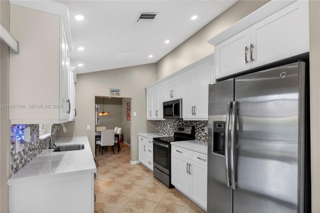 Activo con contrato: $519,000 (3 camas, 2 baños, 1590 Pies cuadrados)