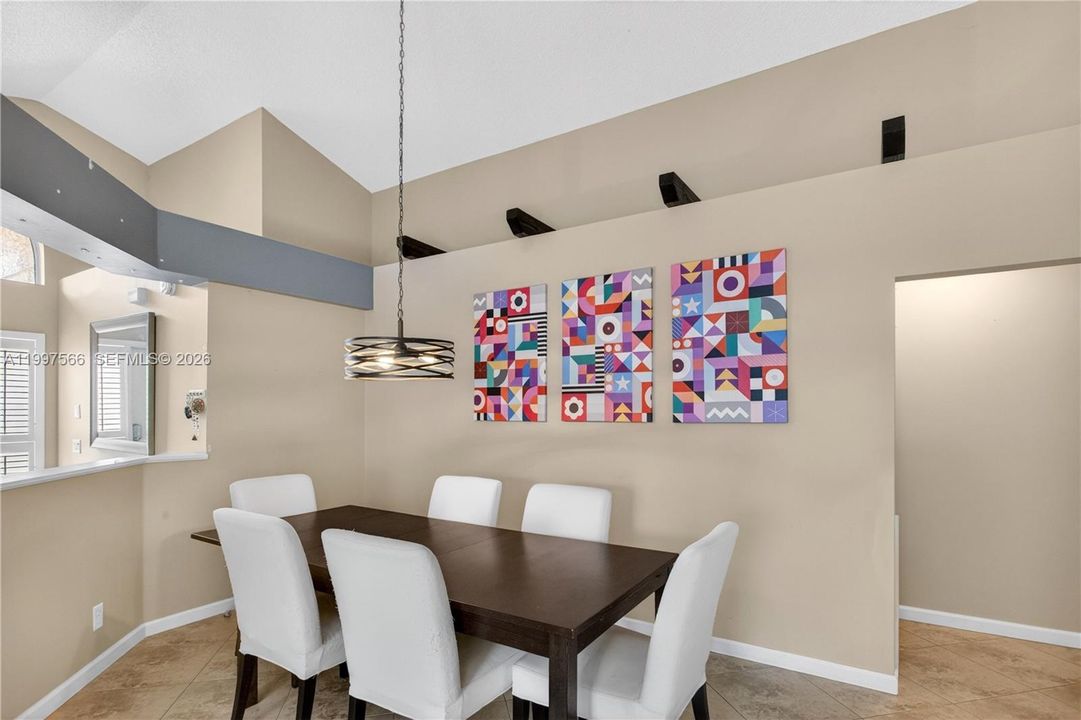 Activo con contrato: $519,000 (3 camas, 2 baños, 1590 Pies cuadrados)