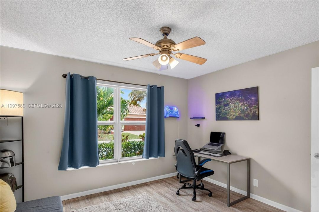 Activo con contrato: $519,000 (3 camas, 2 baños, 1590 Pies cuadrados)