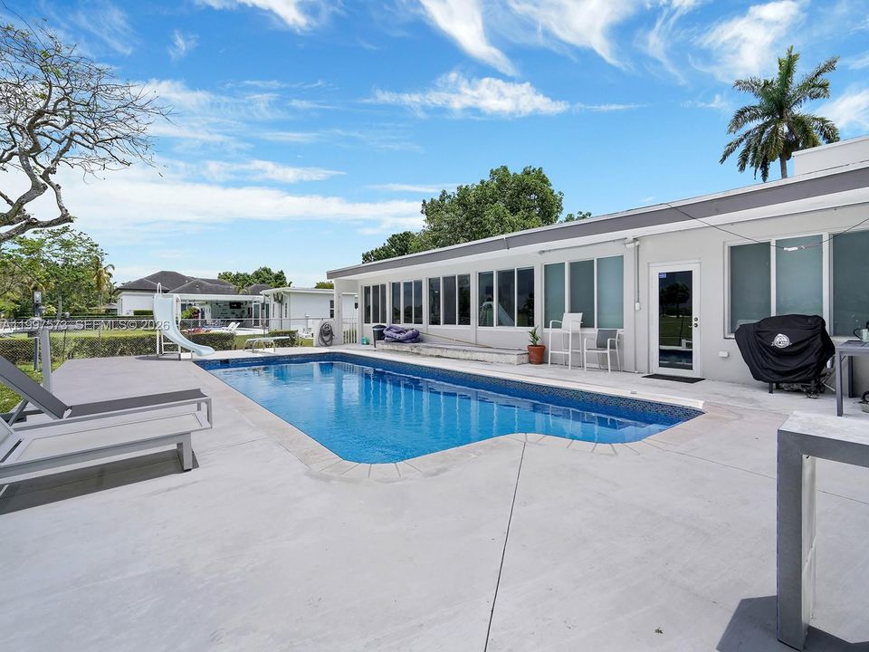 En Venta: $1,750,000 (5 camas, 4 baños, 4383 Pies cuadrados)