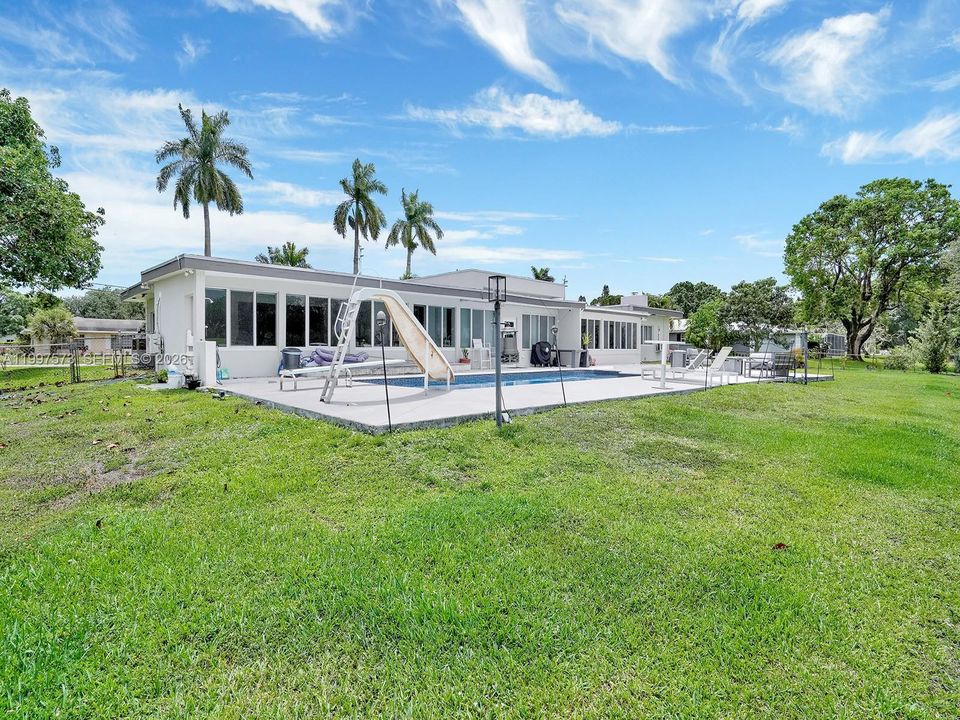 En Venta: $1,750,000 (5 camas, 4 baños, 4383 Pies cuadrados)