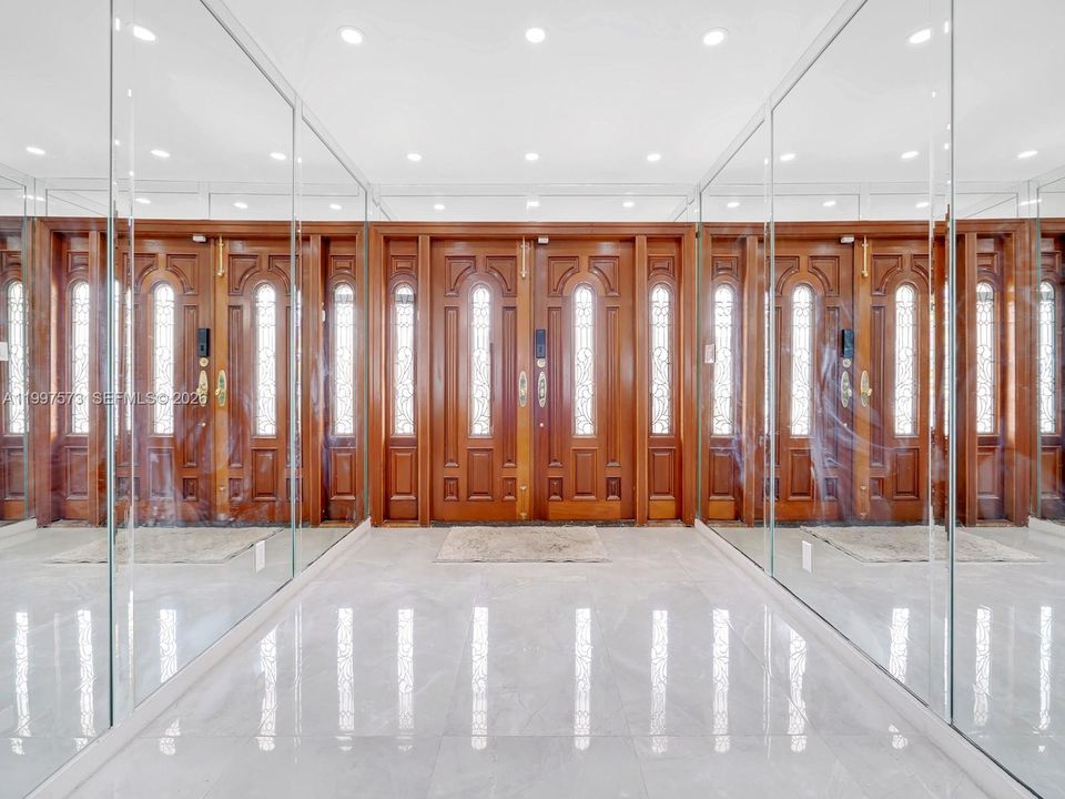 En Venta: $1,750,000 (5 camas, 4 baños, 4383 Pies cuadrados)