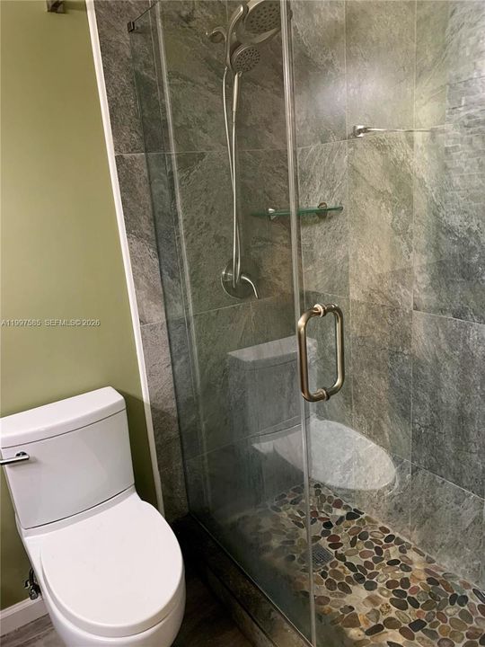 Activo con contrato: $379,900 (2 camas, 2 baños, 1055 Pies cuadrados)