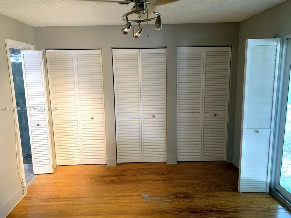 Activo con contrato: $379,900 (2 camas, 2 baños, 1055 Pies cuadrados)