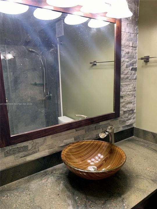 Activo con contrato: $379,900 (2 camas, 2 baños, 1055 Pies cuadrados)