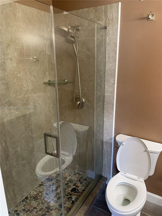 Activo con contrato: $379,900 (2 camas, 2 baños, 1055 Pies cuadrados)