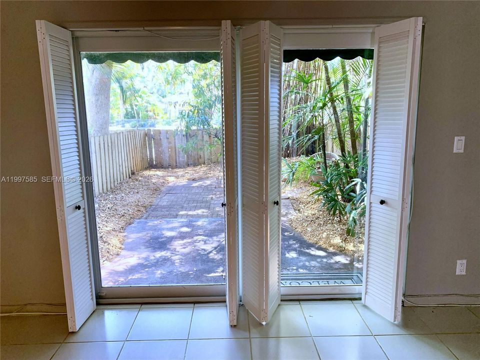 Activo con contrato: $379,900 (2 camas, 2 baños, 1055 Pies cuadrados)