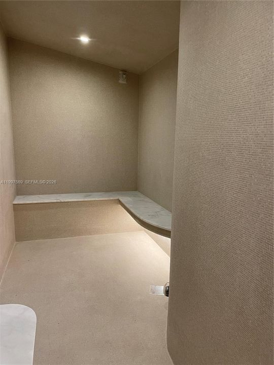 合同活跃: $4,195,000 (3 贝兹, 3 浴室, 2045 平方英尺)