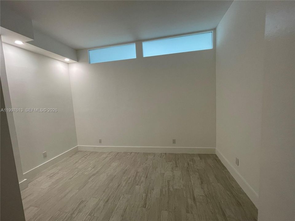Recently Rented: $3,700 (3 beds, 2 baths, 1537 Square Feet)
