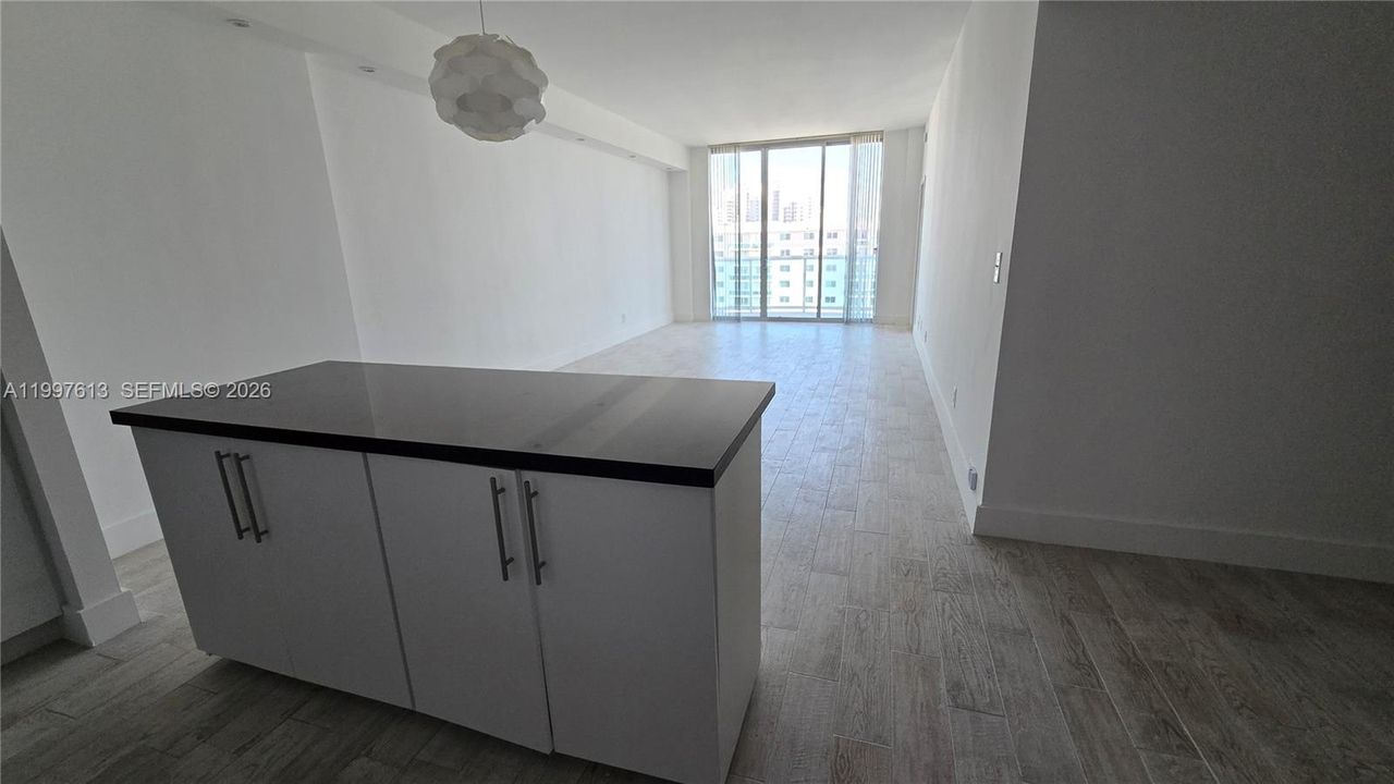 Recently Rented: $3,700 (3 beds, 2 baths, 1537 Square Feet)