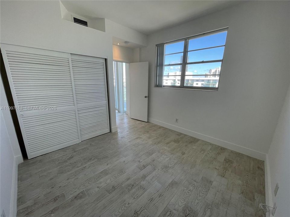 Recently Rented: $3,700 (3 beds, 2 baths, 1537 Square Feet)
