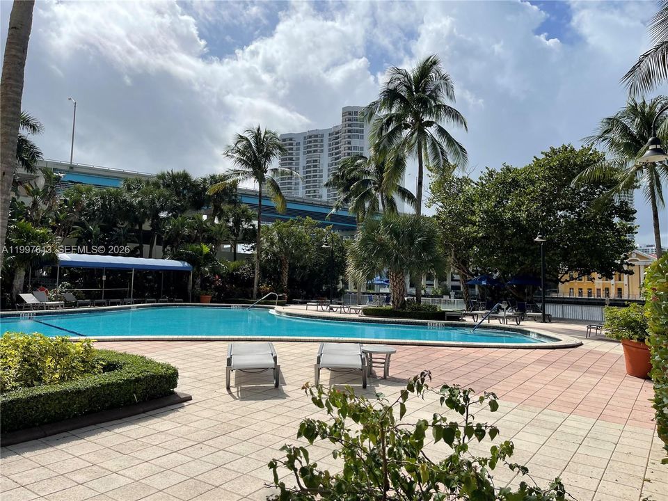 Recently Rented: $3,700 (3 beds, 2 baths, 1537 Square Feet)