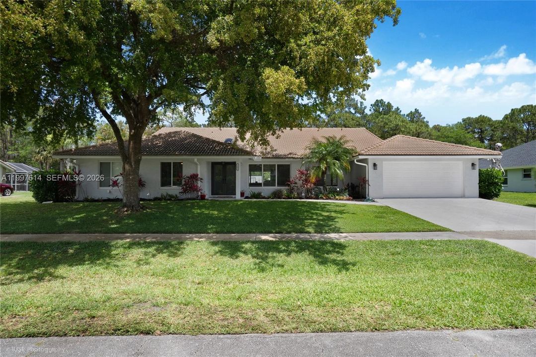 Active With Contract: $899,000 (4 beds, 2 baths, 2369 Square Feet)