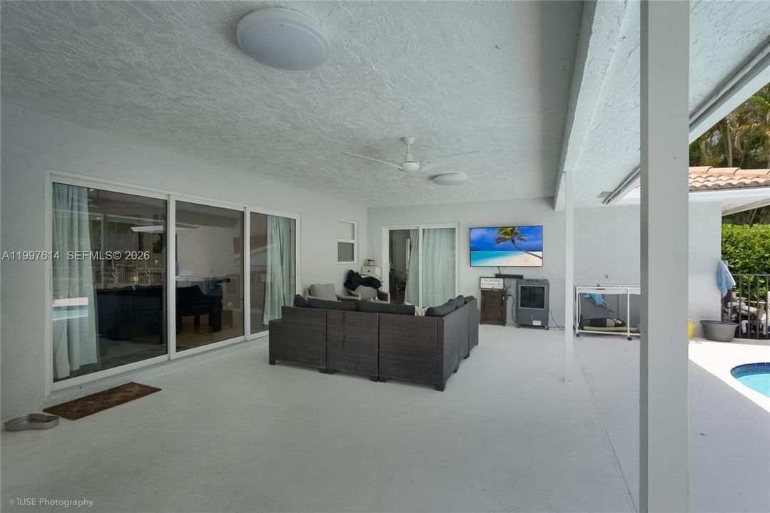 Active With Contract: $899,000 (4 beds, 2 baths, 2369 Square Feet)