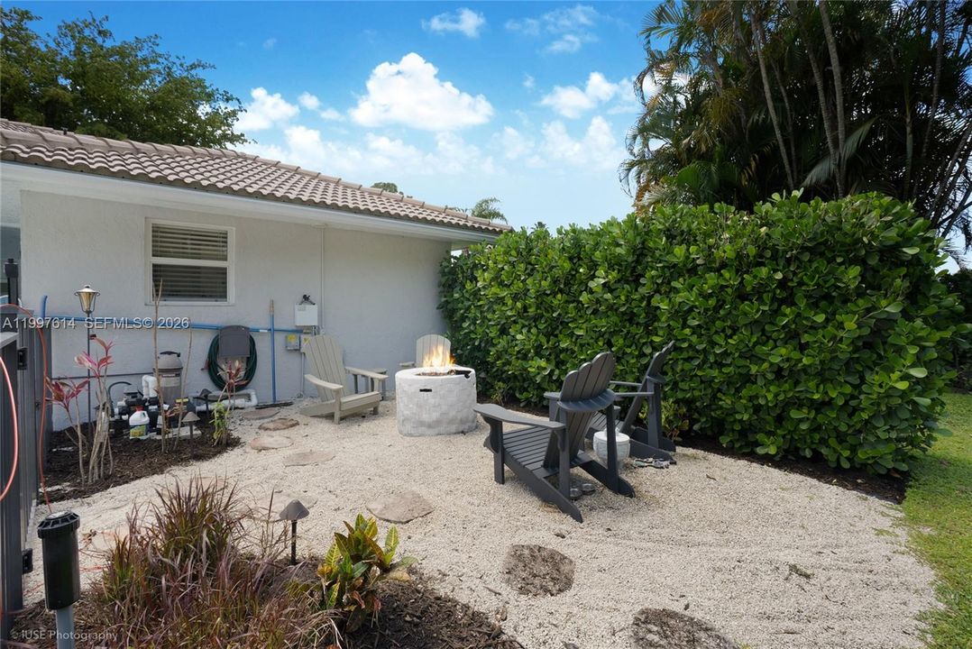Active With Contract: $899,000 (4 beds, 2 baths, 2369 Square Feet)