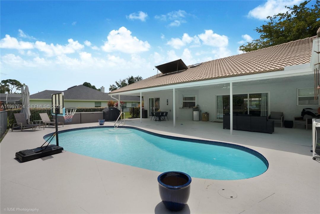 Active With Contract: $899,000 (4 beds, 2 baths, 2369 Square Feet)