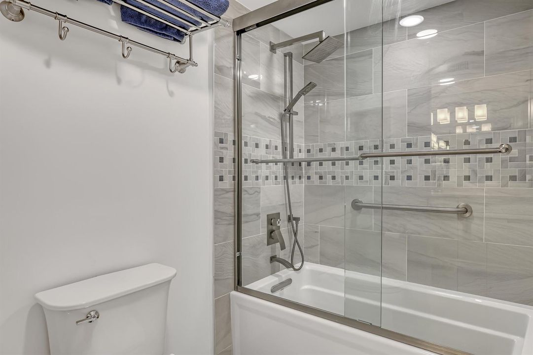 Primary bathroom tub:shower