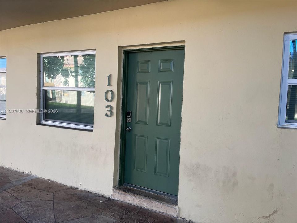 Active With Contract: $125,000 (1 beds, 1 baths, 598 Square Feet)