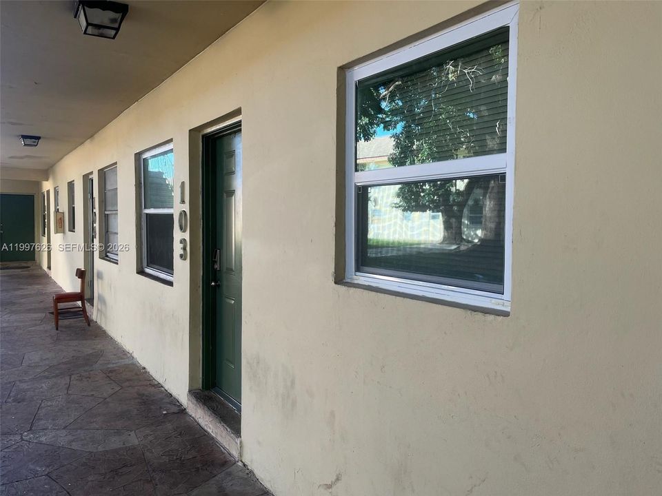 Active With Contract: $125,000 (1 beds, 1 baths, 598 Square Feet)