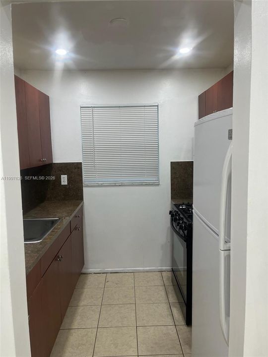Active With Contract: $125,000 (1 beds, 1 baths, 598 Square Feet)