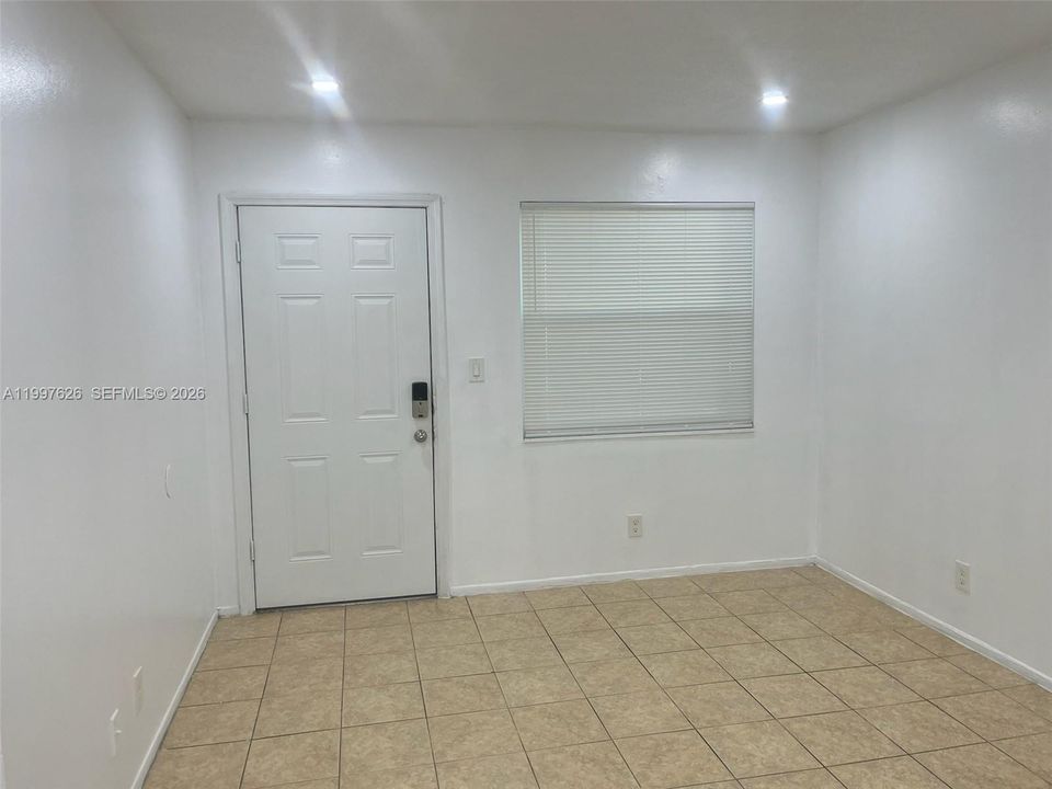Active With Contract: $125,000 (1 beds, 1 baths, 598 Square Feet)