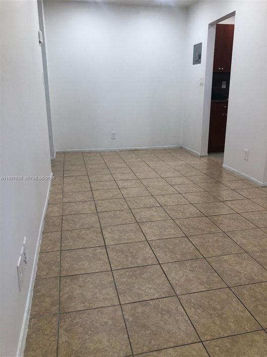 Active With Contract: $125,000 (1 beds, 1 baths, 598 Square Feet)