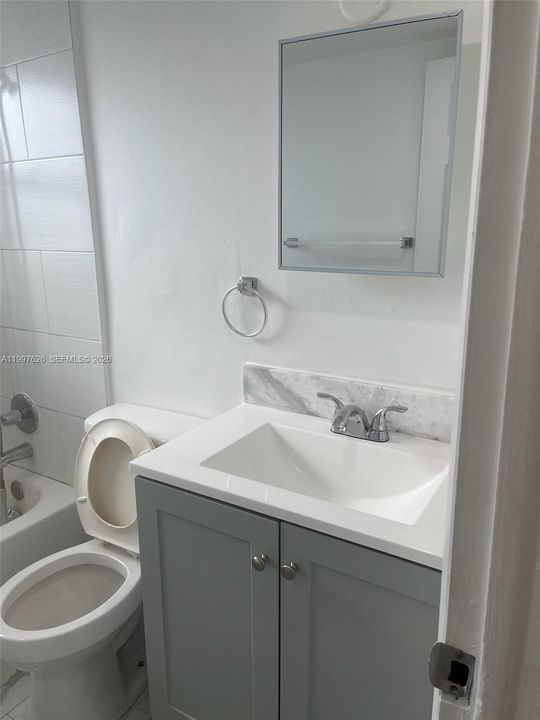 Active With Contract: $125,000 (1 beds, 1 baths, 598 Square Feet)