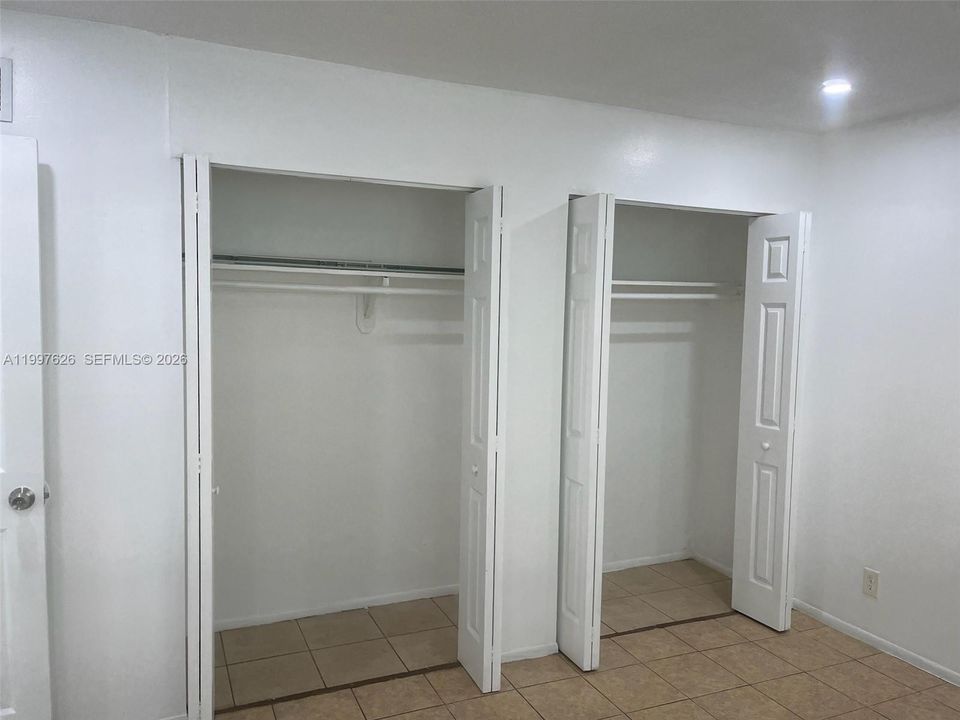 Active With Contract: $125,000 (1 beds, 1 baths, 598 Square Feet)