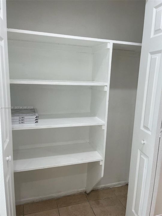 Active With Contract: $125,000 (1 beds, 1 baths, 598 Square Feet)