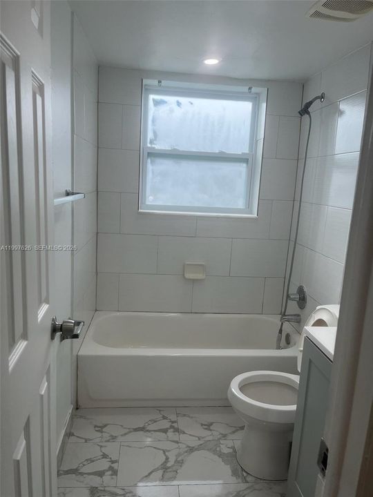 Active With Contract: $125,000 (1 beds, 1 baths, 598 Square Feet)