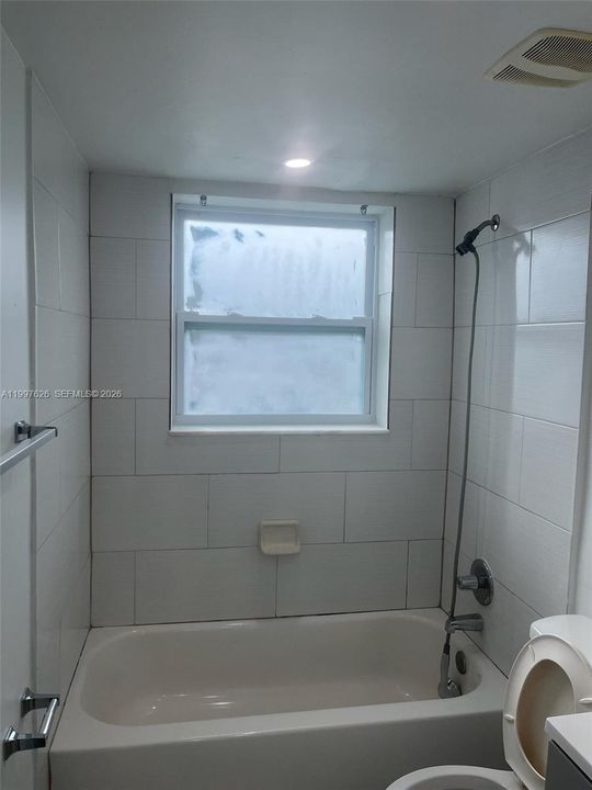 Active With Contract: $125,000 (1 beds, 1 baths, 598 Square Feet)