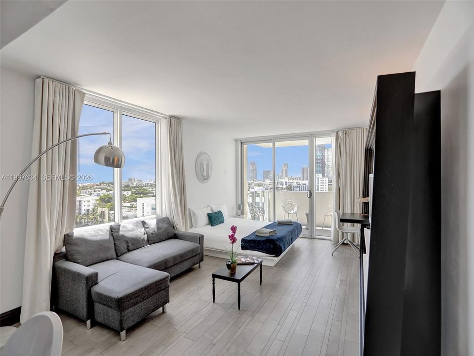 For Sale: $375,000 (1 beds, 1 baths, 700 Square Feet)