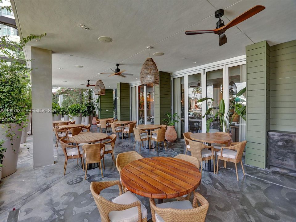 For Sale: $375,000 (1 beds, 1 baths, 700 Square Feet)