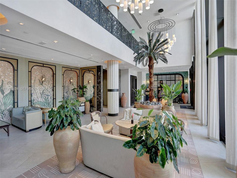 For Sale: $375,000 (1 beds, 1 baths, 700 Square Feet)