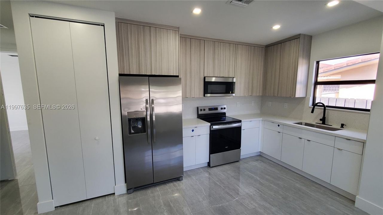 Recientemente alquilado: $3,000 (3 camas, 2 baños, 900 Pies cuadrados)