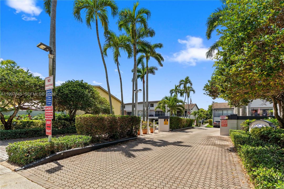 Vendido Recientemente: $370,000 (2 camas, 3 baños, 1970 Pies cuadrados)