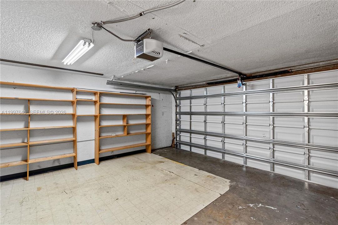Vendido Recientemente: $370,000 (2 camas, 3 baños, 1970 Pies cuadrados)