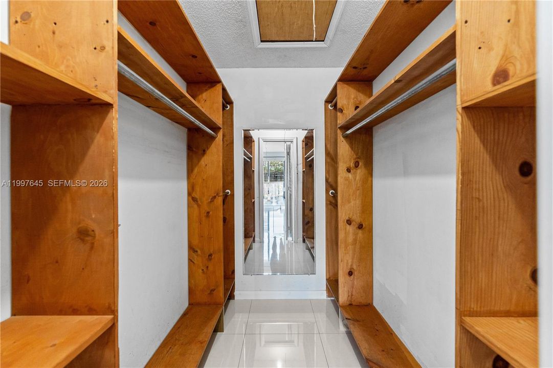 Vendido Recientemente: $370,000 (2 camas, 3 baños, 1970 Pies cuadrados)