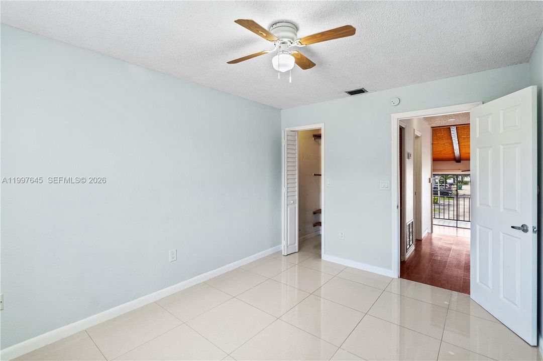 Vendido Recientemente: $370,000 (2 camas, 3 baños, 1970 Pies cuadrados)