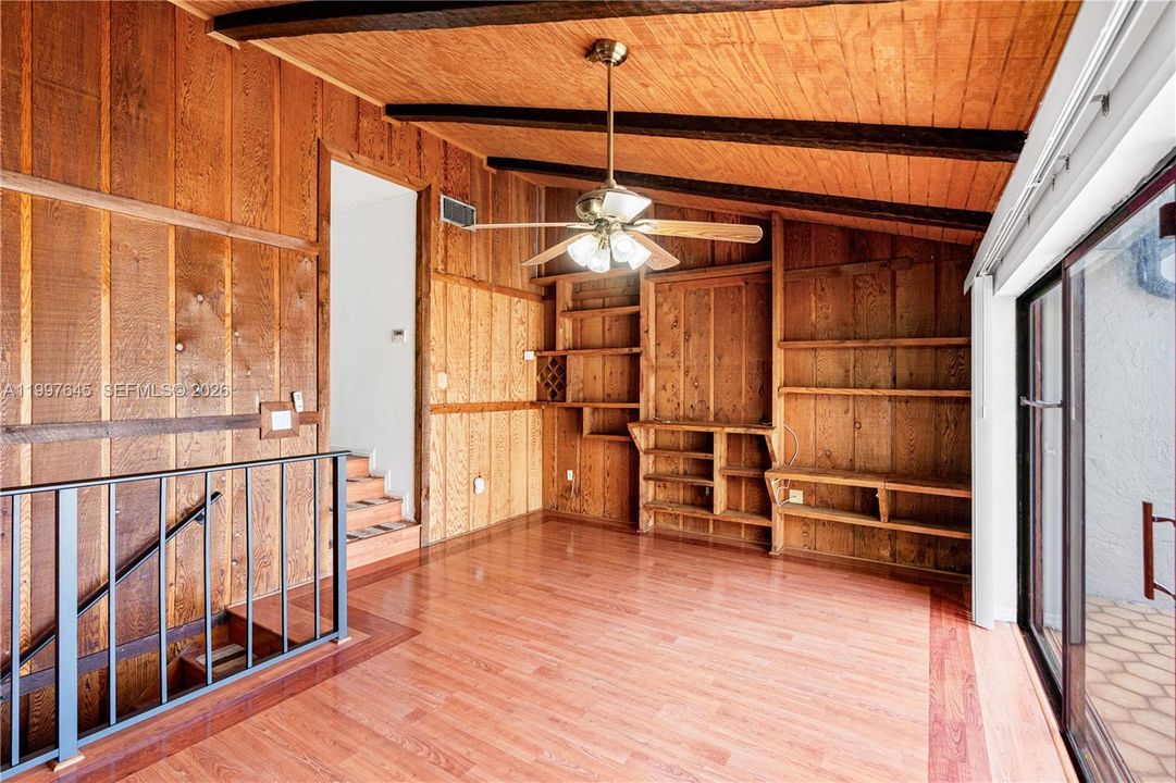 Vendido Recientemente: $370,000 (2 camas, 3 baños, 1970 Pies cuadrados)
