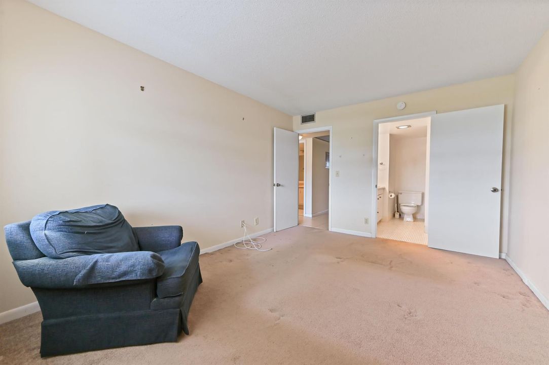 13 bedroom 03
