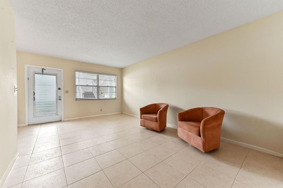 07 living room 04