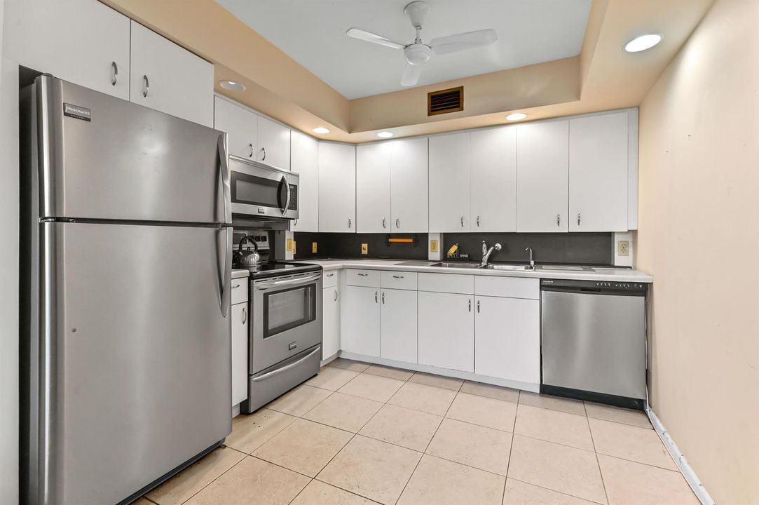 09 kitchen 01